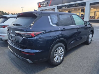 2026 Mitsubishi Outlander ES