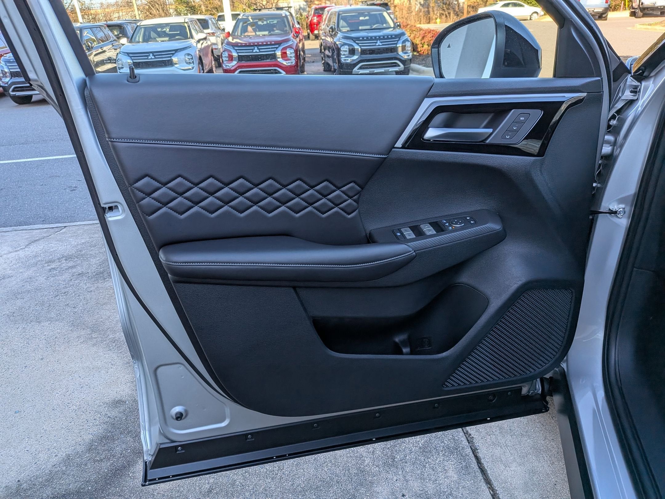 2025 Mitsubishi Outlander Plug-In Hybrid SEL Black Edition