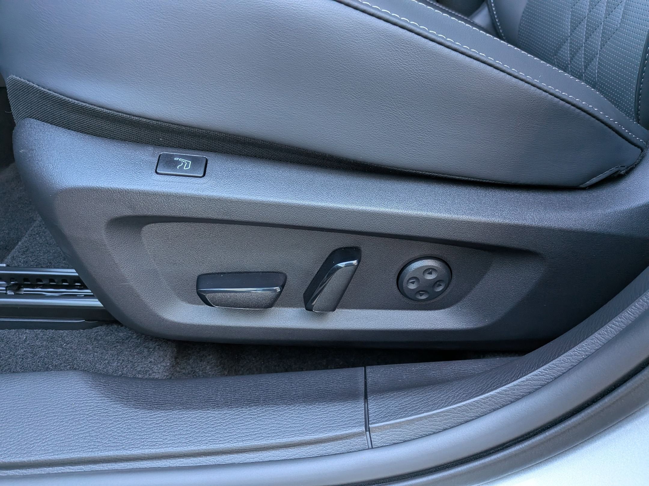 2025 Mitsubishi Outlander Plug-In Hybrid SEL Black Edition