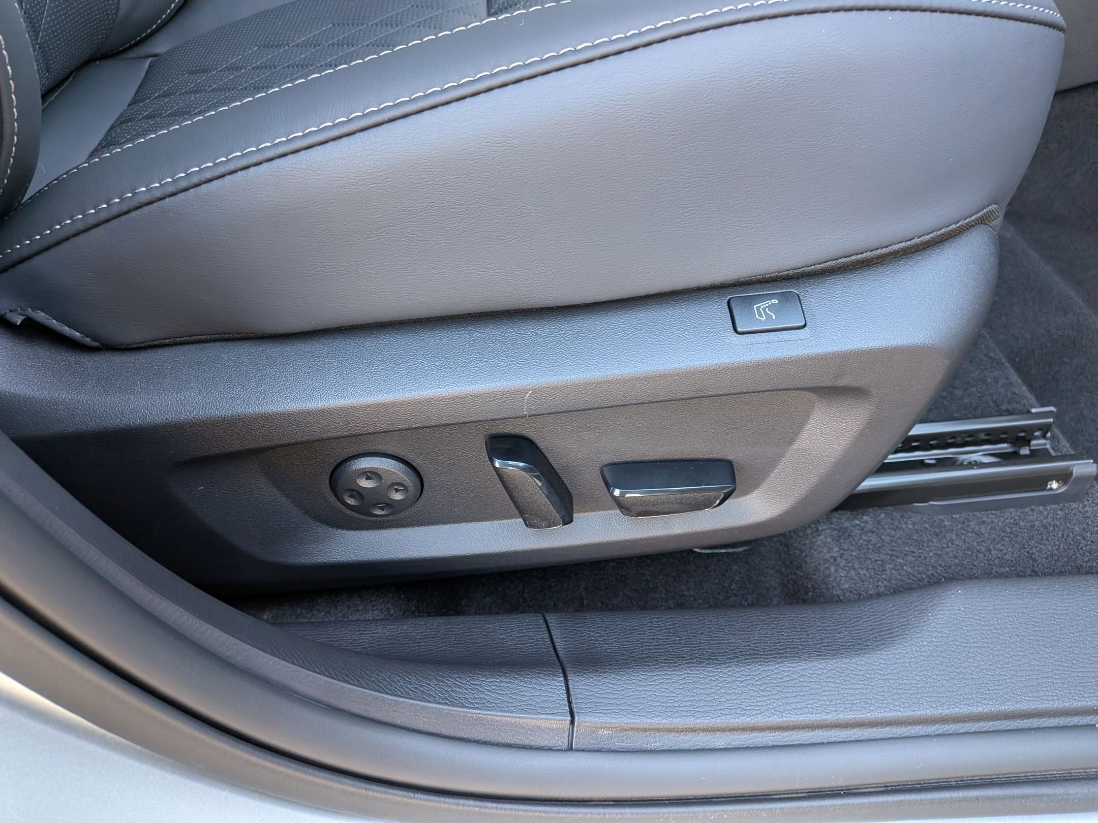 2025 Mitsubishi Outlander Plug-In Hybrid SEL Black Edition