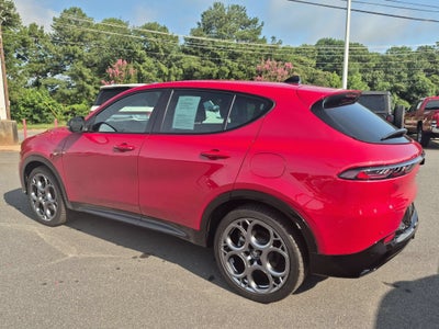 2025 Alfa Romeo Tonale Base